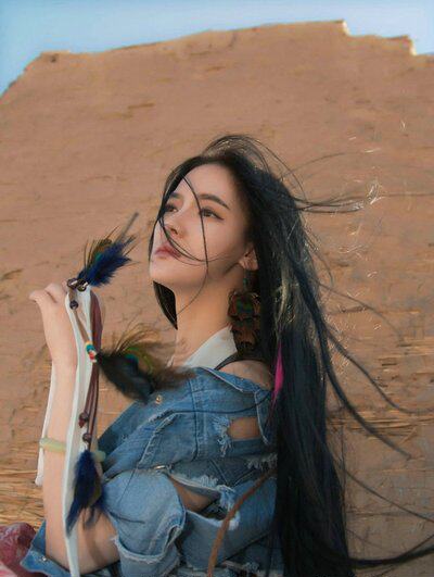 Happy shopping clothing mall的LOGO