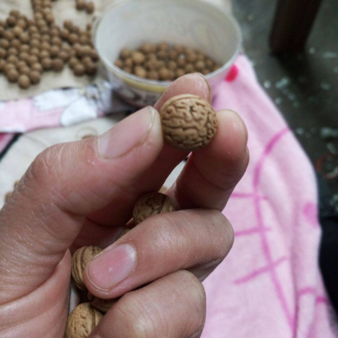 山桃核手工艺品店的LOGO