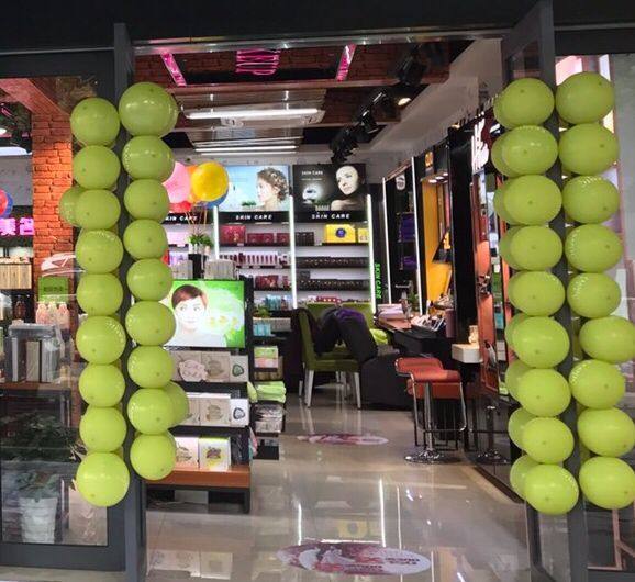 丽颜名妆化妆品店