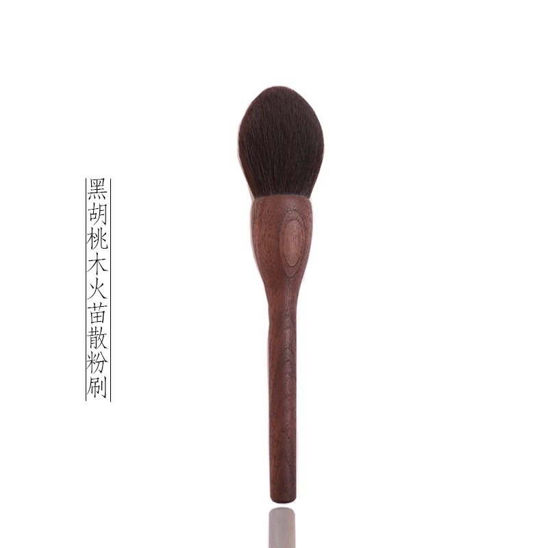 雨琴化妆刷企业店的LOGO