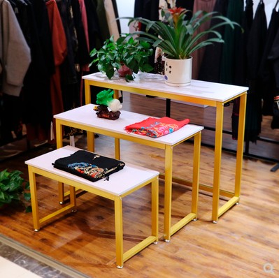 简约服装展示架