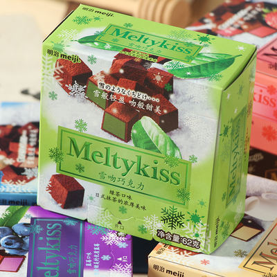 休闲小零食品 明治meiji雪吻抹茶/草莓/蓝莓/牛奶夹心巧克力盒装