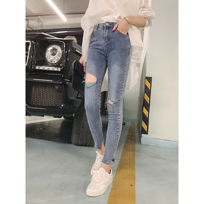 春季女装新款港风显瘦浅色破洞牛仔裤女长裤百搭毛边小脚铅笔裤子