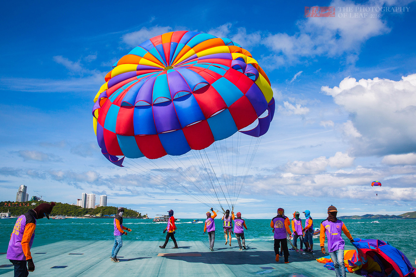 在这平台参加海上降落伞的清一色中国人,偶尔也碰上几个香港人或台湾