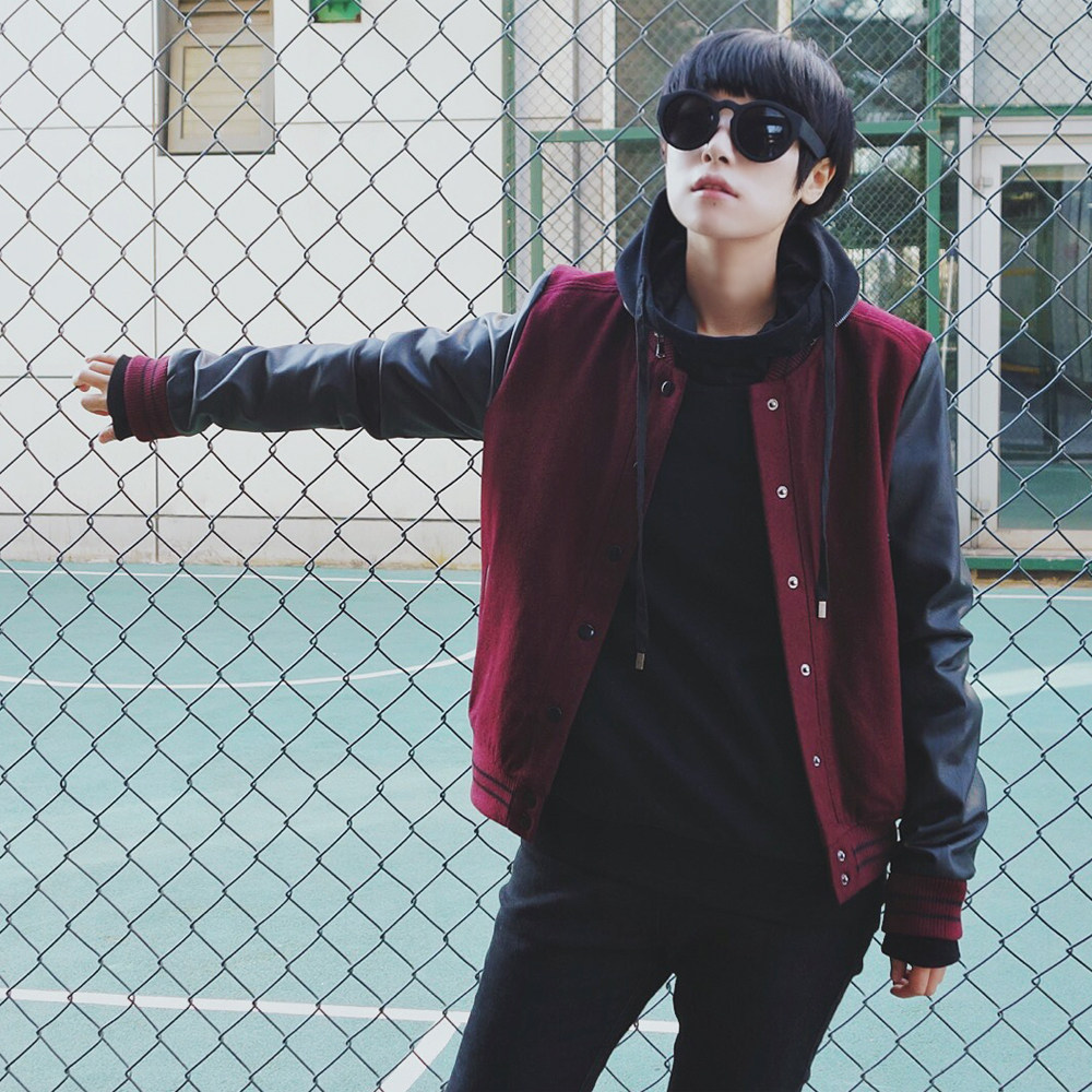 棒球服 × 衬衫 × 牛仔裤 套装