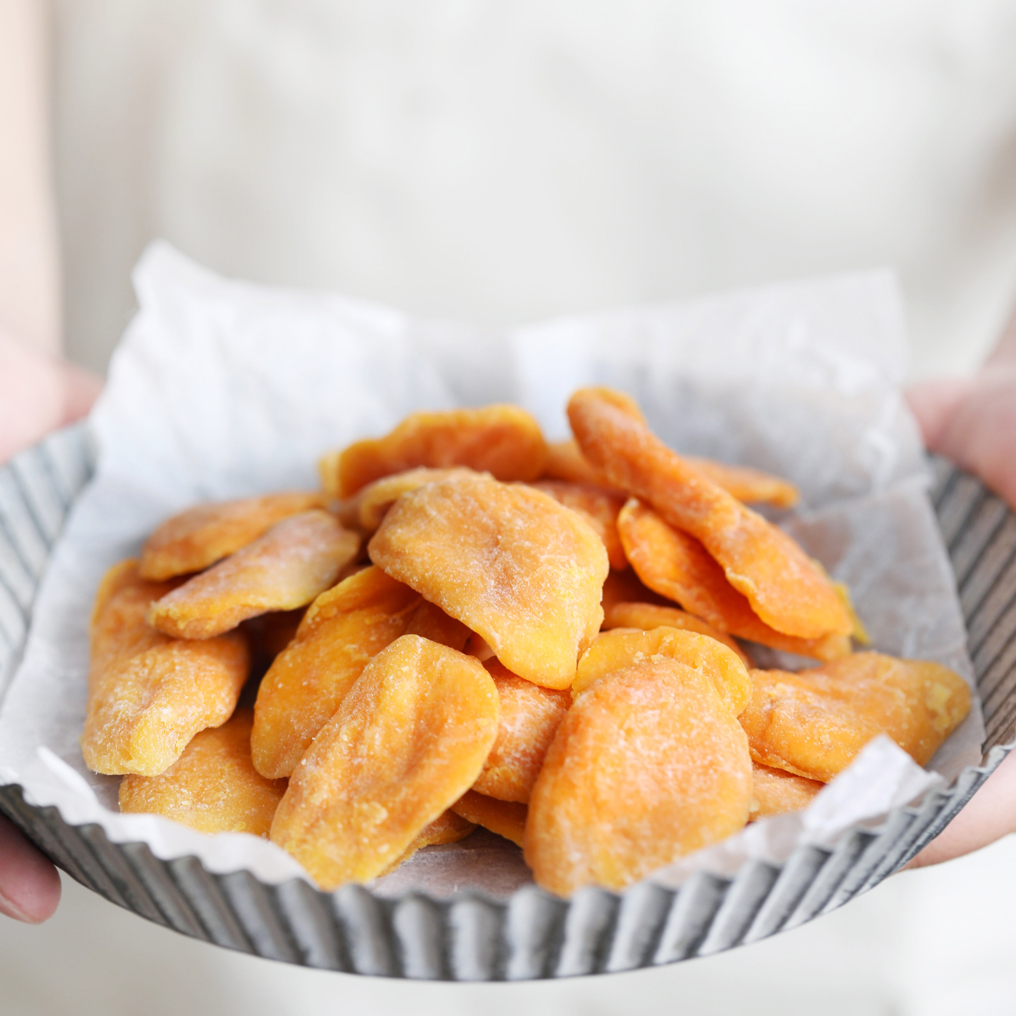 饱满厚实的果肉,搭配橙黄的色泽,隔着屏幕就被勾起食欲.