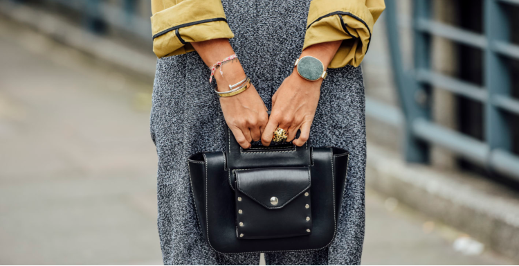 怎么用包包摆拍?姿势和它都应该背锅!