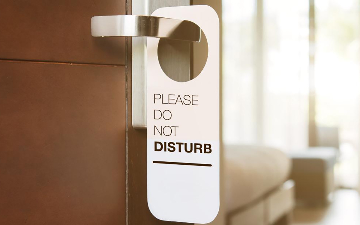 迪士尼和希尔顿的酒店修改了"请勿打扰"政策,这可能与赌城枪击惨案有