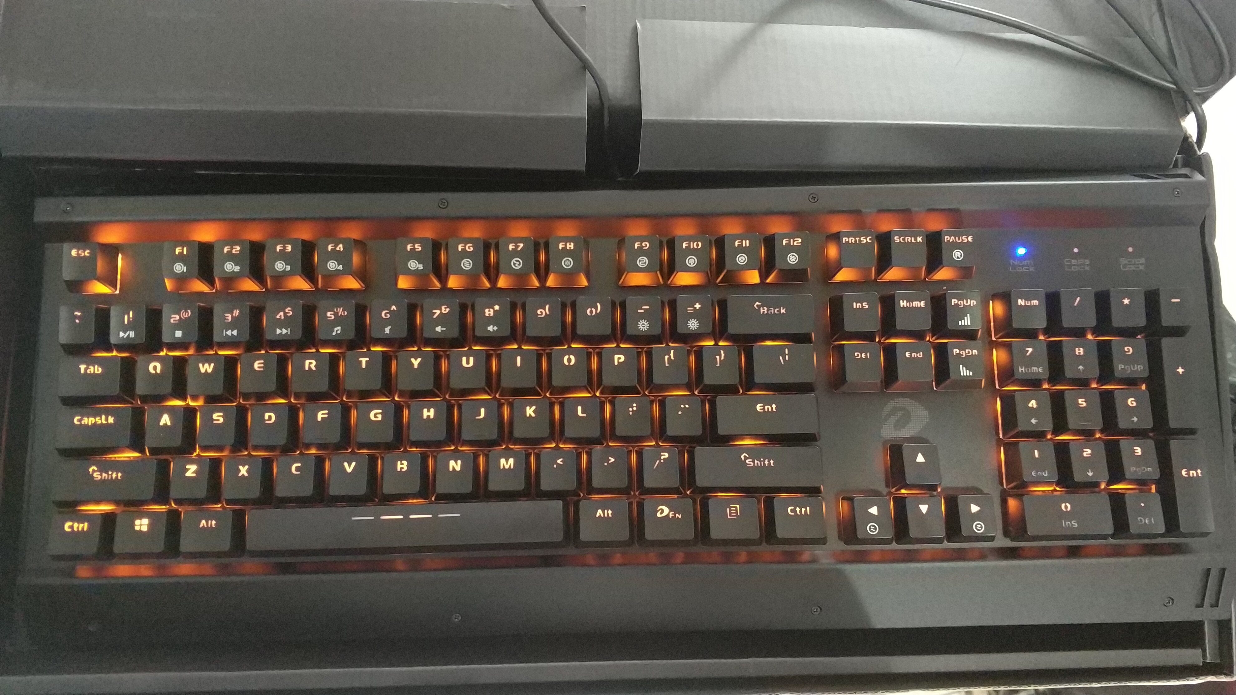 【试用评测】达尔优ek812背光机械键盘
