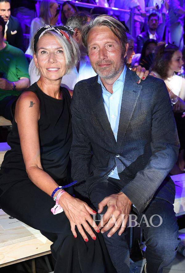 图片来自品牌供图麦德斯·米科尔森 (mads mikkelsen) 夫妇亮相marc o