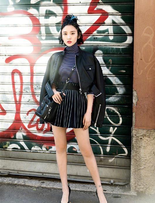 唐艺昕一身牛仔衣显帅气,她穿衣服有个爱好!