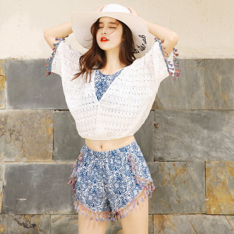 比基尼也有冬天,成套泳装泡温泉