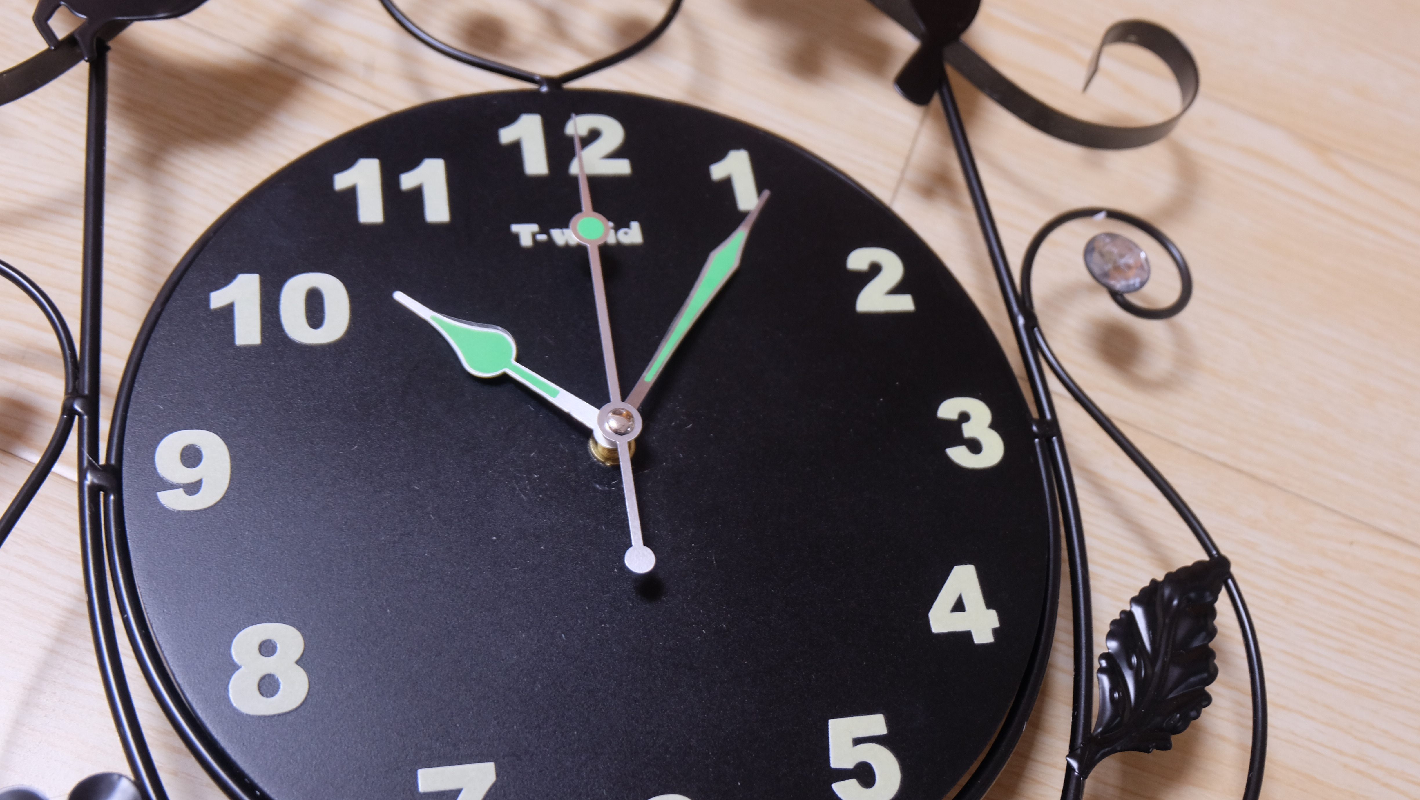 【试用评测】创意小鸟摇摆镶钻夜光挂钟