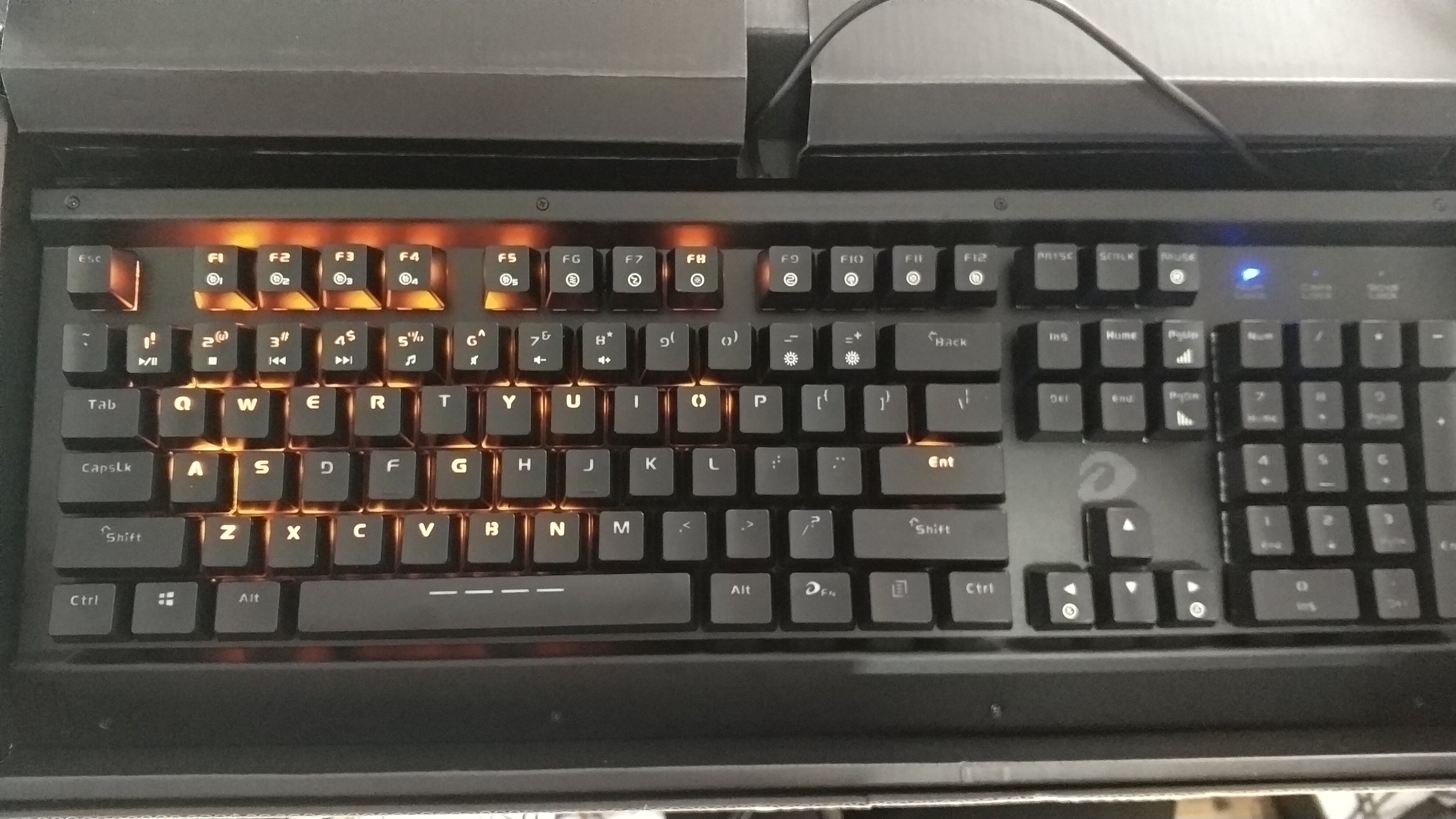 【试用评测】达尔优ek812背光机械键盘