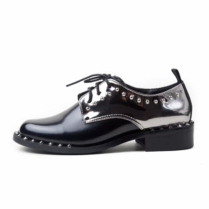 酷到没朋友的铆钉皮鞋